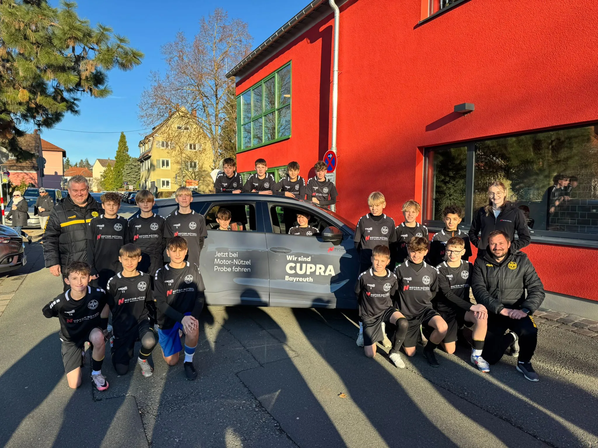 Motor-Nützel sponsert Warmup-Shirts!
