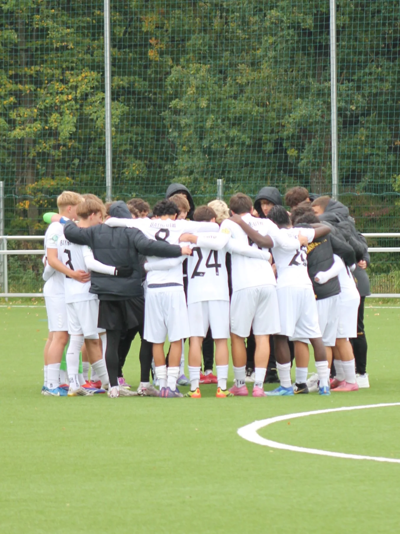U17 unterliegt den Löwen nur knapp